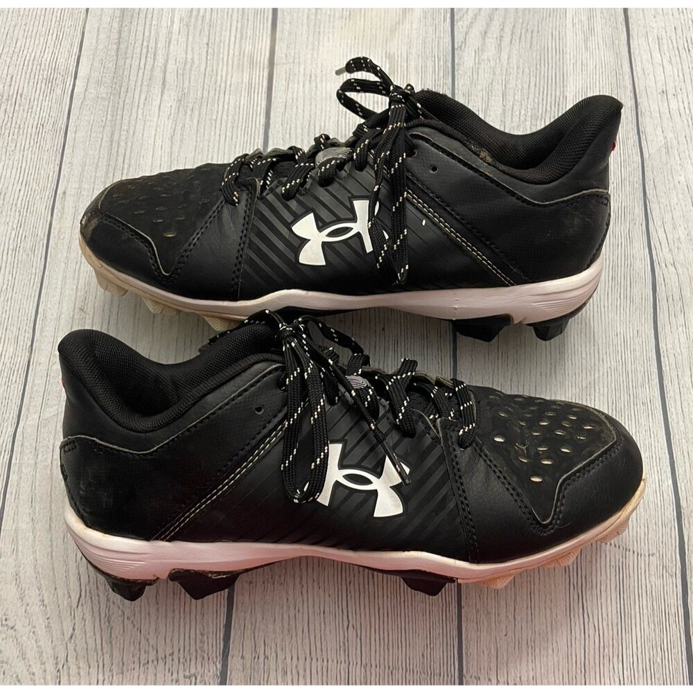 Black Under Armour UA Boy Baseball Cleats Shoes, Size Youth 5.5